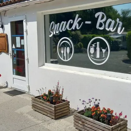 Mobil Avec Terrasse Pour 6 Personnes - Api-1-52-381 * Saint-Sornin (Charente-Maritime)