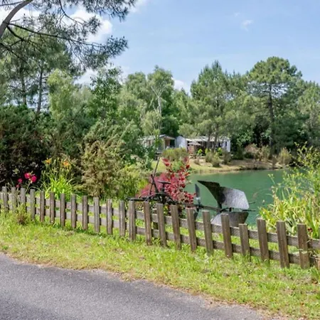 Mobil Avec Terrasse Pour 6 Personnes - Api-1-52-381