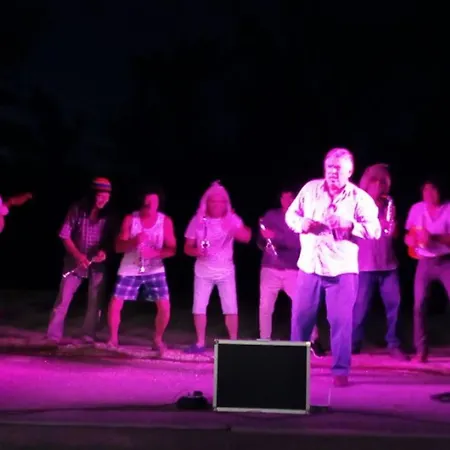 Camping Mobil Avec Terrasse Pour 6 Personnes - Api-1-52-381