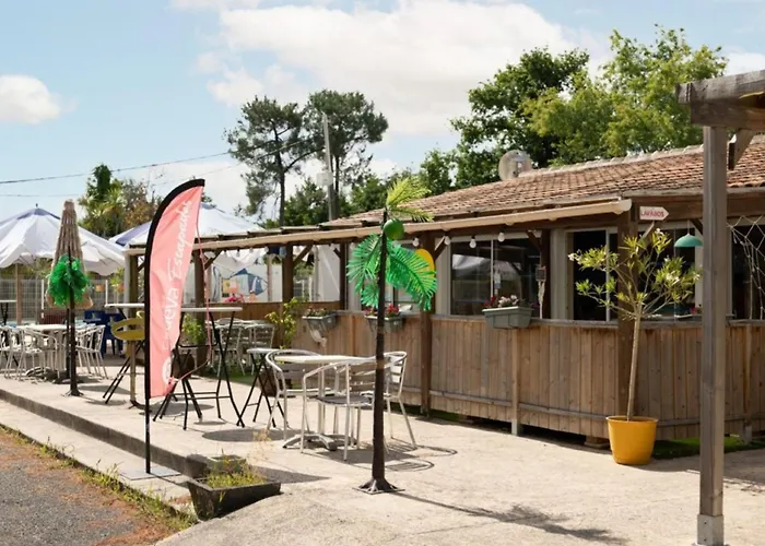 Mobil Avec Terrasse Pour 6 Personnes - Api-1-52-381 Camping Saint-Sornin (Charente-Maritime)