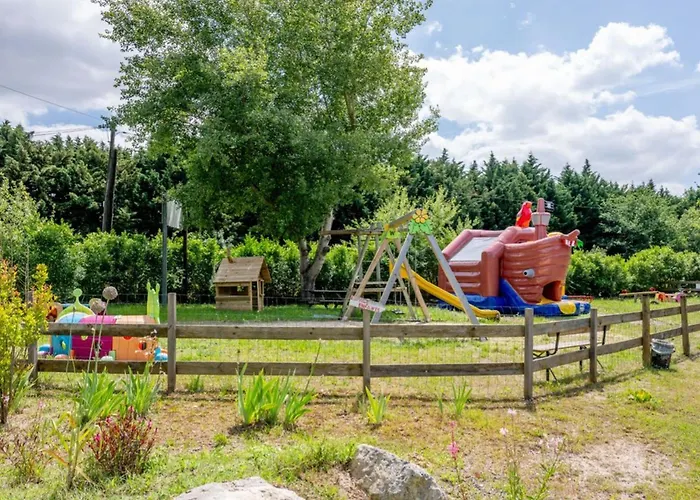 Mobil Avec Terrasse Pour 6 Personnes - Api-1-52-381 * Saint-Sornin (Charente-Maritime)